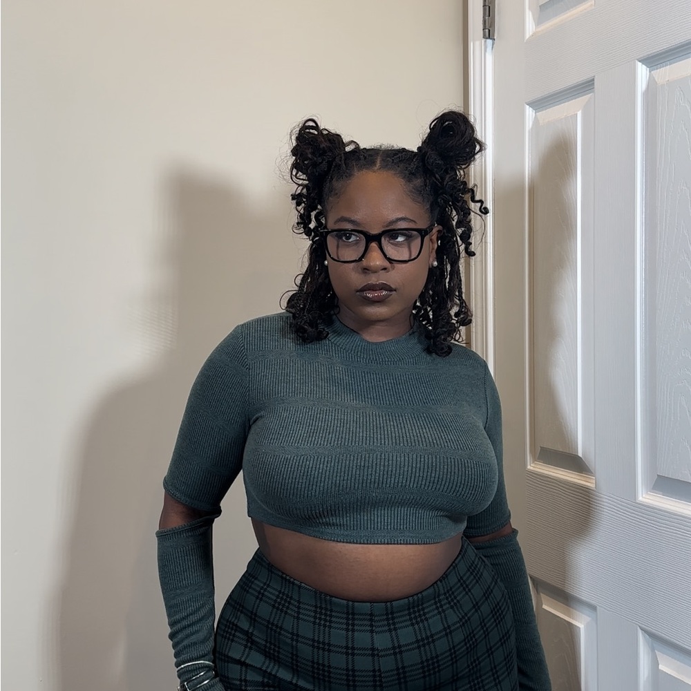 Fashion Nova Green cutout top size medium